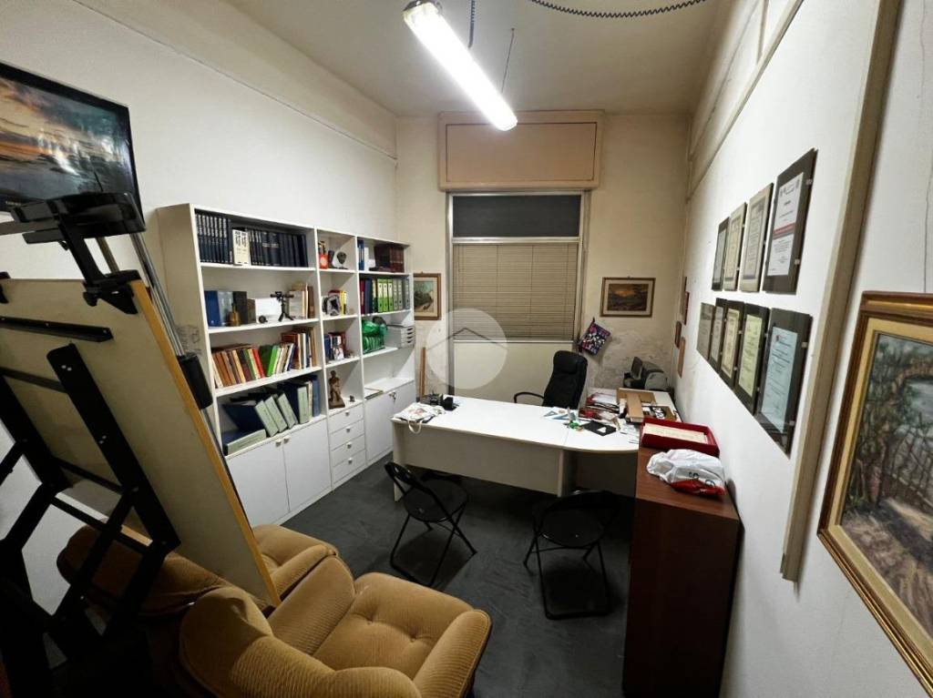 negozio in vendita a Genova in zona Sestri Ponente