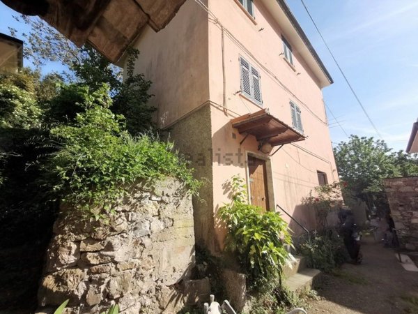 appartamento in vendita a Genova in zona Molassana