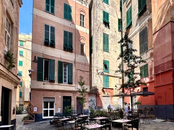 appartamento in vendita a Genova in zona Sottoripa / Maddalena / Molo