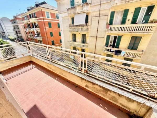 appartamento in vendita a Genova in zona Sestri Ponente