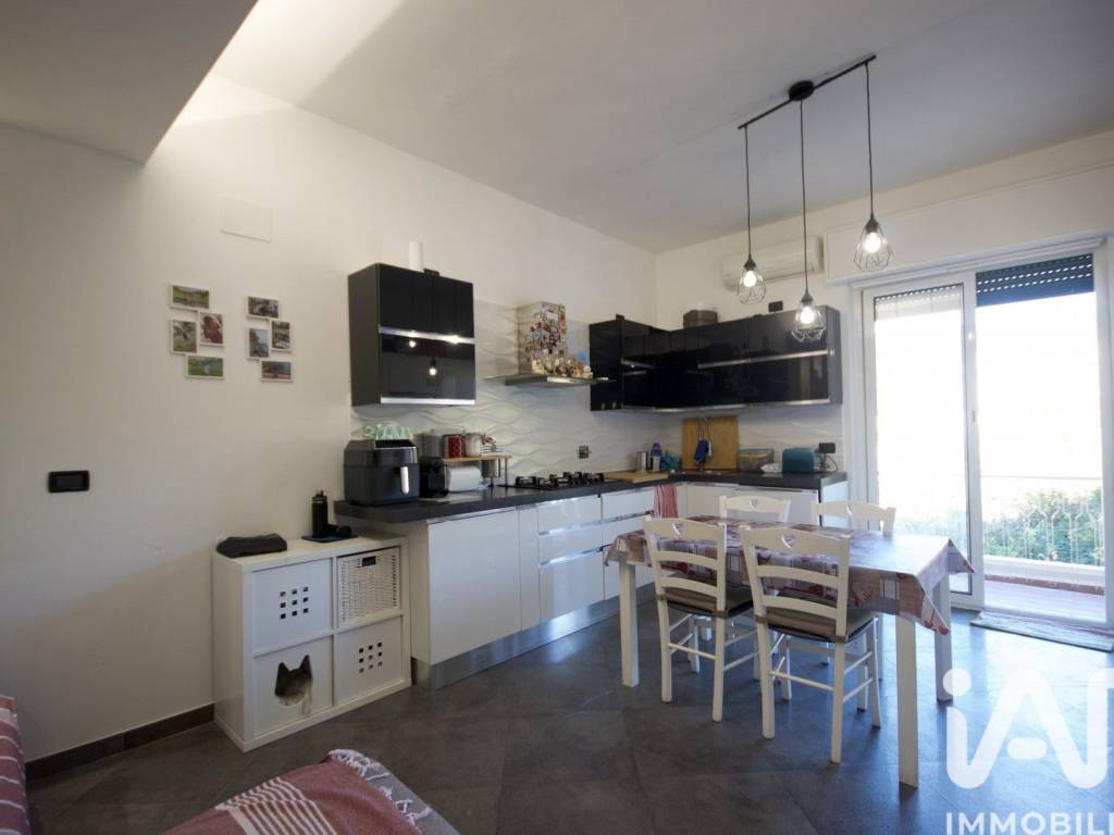 appartamento in vendita a Genova in zona Molassana