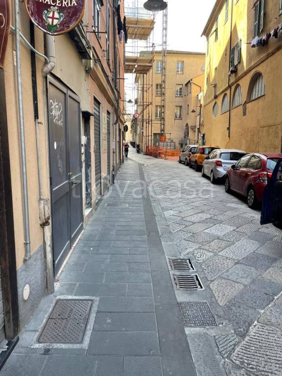 locale commerciale in vendita a Genova in zona Sottoripa / Maddalena / Molo