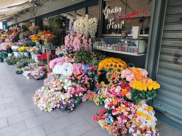 negozio in vendita a Genova in zona Staglieno