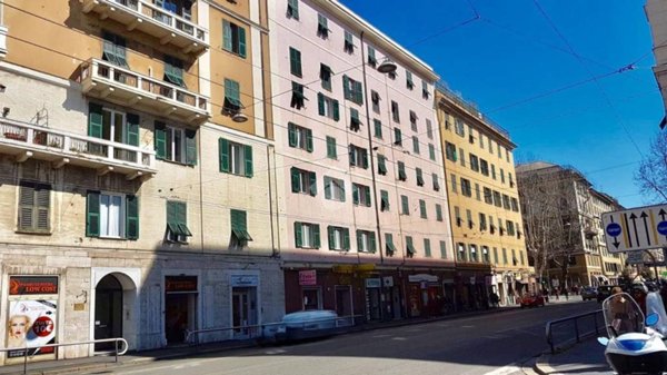 locale commerciale in vendita a Genova in zona Foce