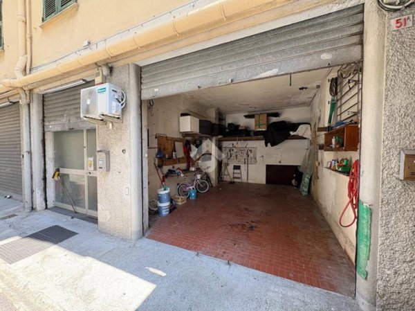 locale di sgombero in vendita a Genova in zona Marassi