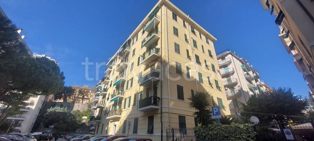 appartamento in vendita a Genova in zona Sestri Ponente
