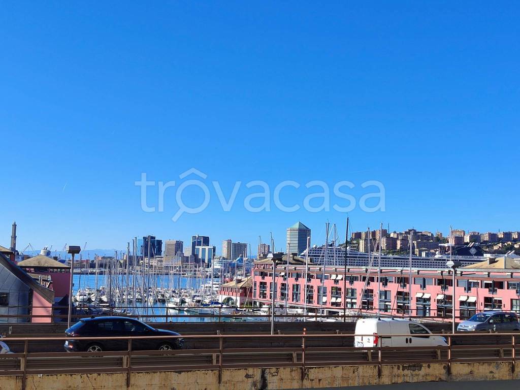 appartamento in vendita a Genova in zona Sottoripa / Maddalena / Molo