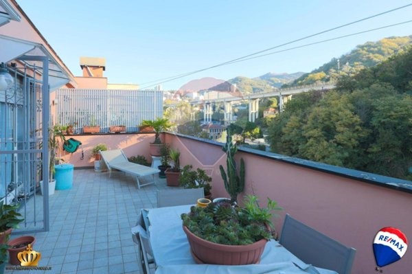 appartamento in vendita a Genova in zona Rivarolo