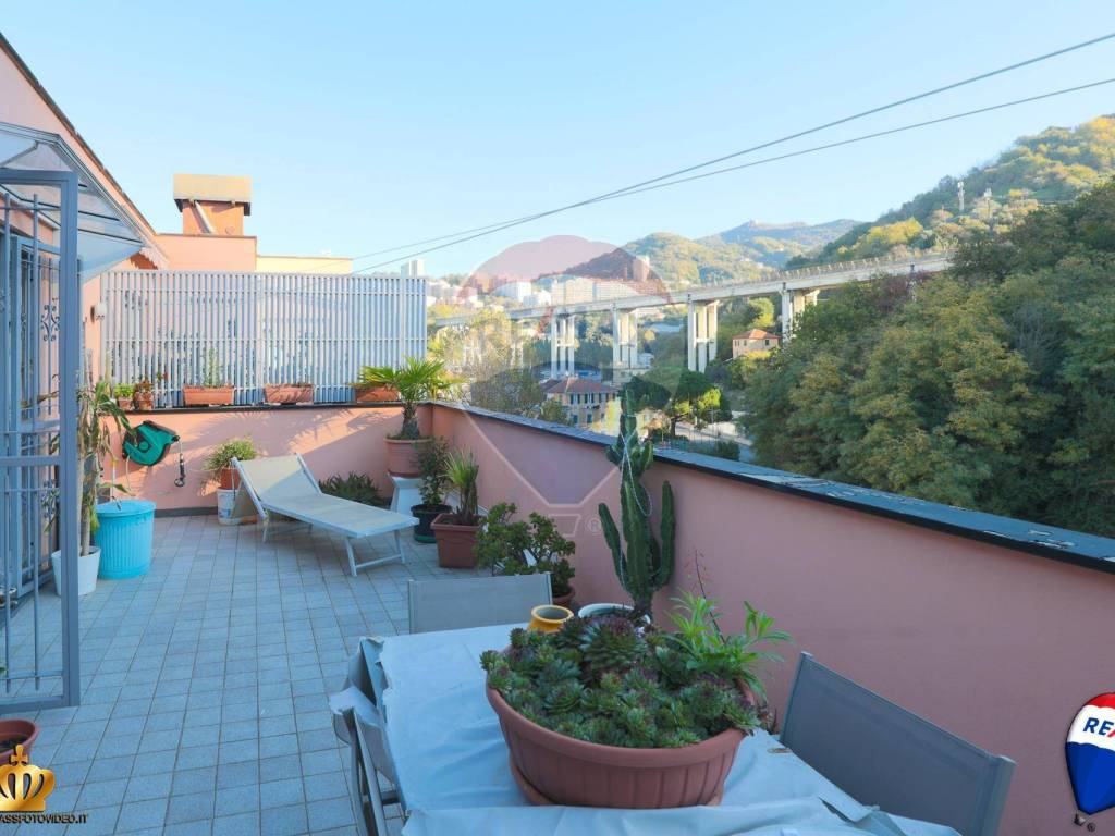 appartamento in vendita a Genova in zona Rivarolo