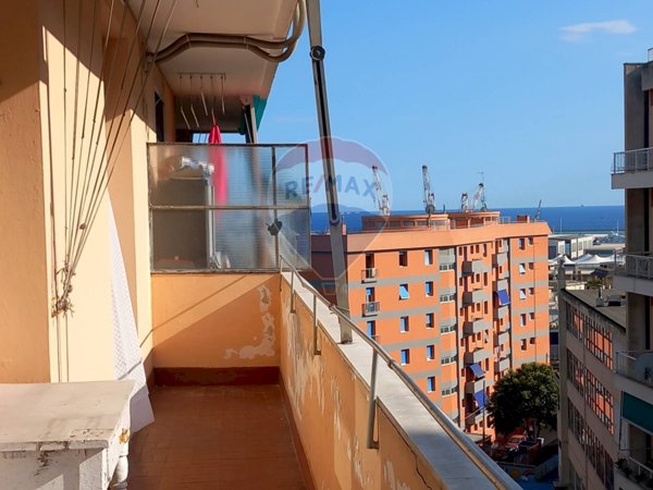 appartamento in vendita a Genova in zona Sestri Ponente