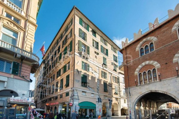 appartamento in vendita a Genova in zona Sottoripa / Maddalena / Molo