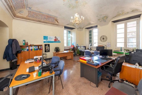 appartamento in vendita a Genova in zona Sottoripa / Maddalena / Molo