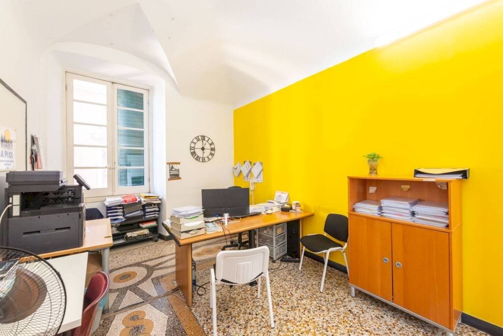 appartamento in vendita a Genova in zona Sottoripa / Maddalena / Molo