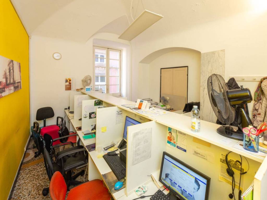 appartamento in vendita a Genova in zona Sottoripa / Maddalena / Molo