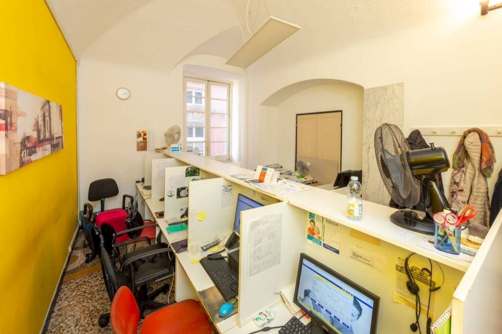 appartamento in vendita a Genova in zona Sottoripa / Maddalena / Molo