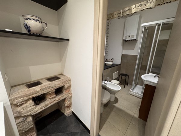 appartamento in vendita a Genova in zona Sottoripa / Maddalena / Molo