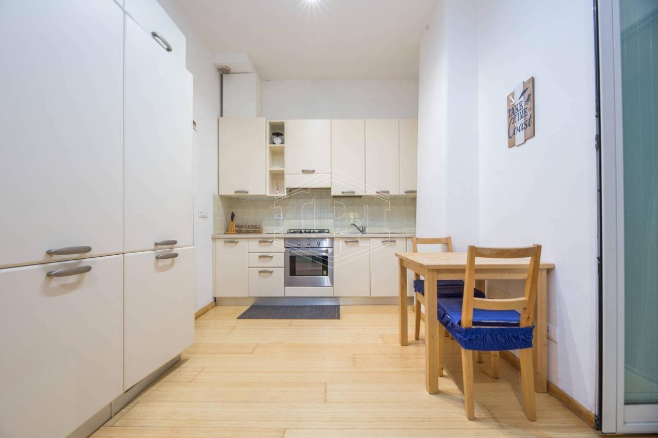 appartamento in vendita a Genova in zona Sottoripa / Maddalena / Molo