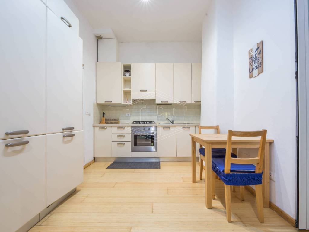 appartamento in vendita a Genova in zona Sottoripa / Maddalena / Molo