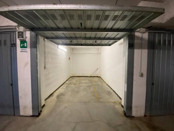 negozio in vendita a Genova in zona Rivarolo