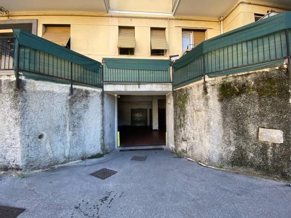 negozio in vendita a Genova in zona Rivarolo
