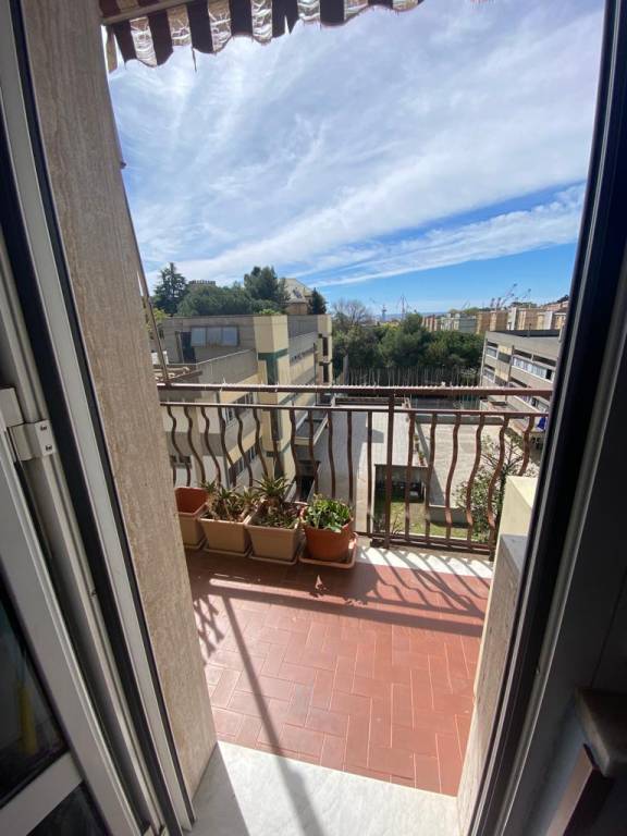 appartamento in vendita a Genova in zona Sestri Ponente