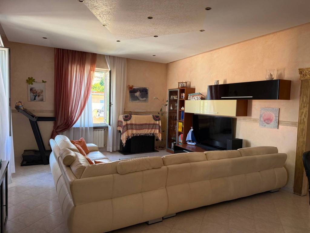 appartamento in vendita a Genova in zona Sestri Ponente