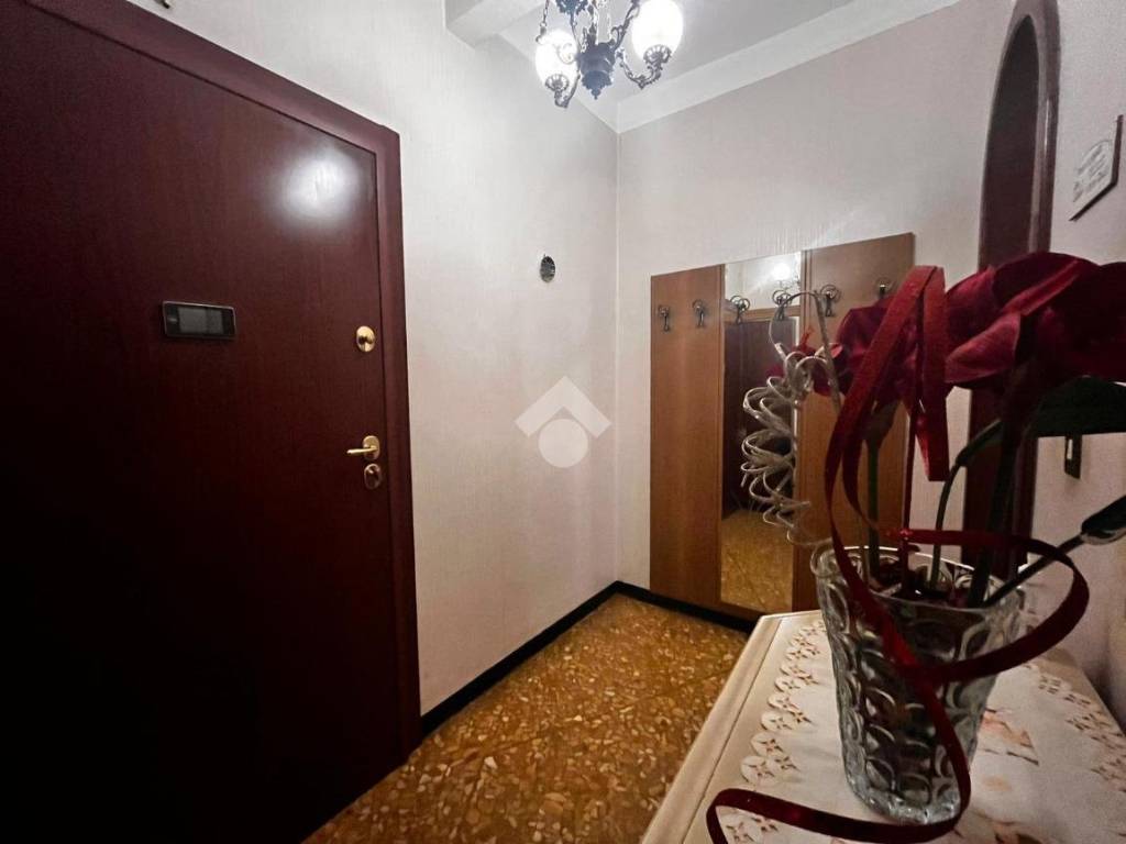 appartamento in vendita a Genova in zona Sestri Ponente