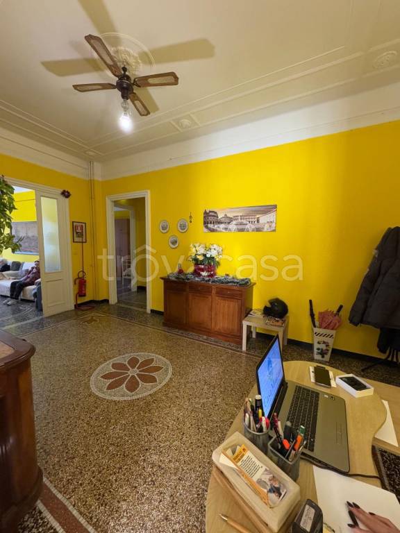 negozio in vendita a Genova in zona Sampierdarena