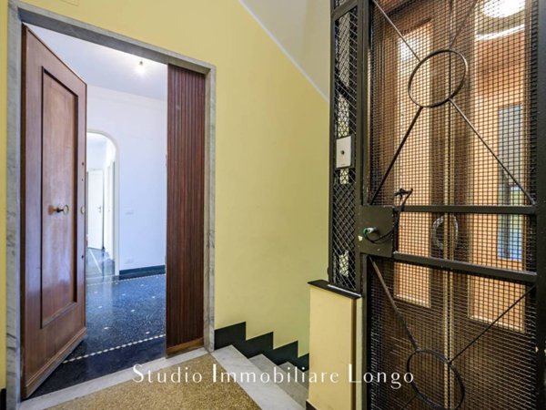 appartamento in vendita a Genova in zona Sestri Ponente