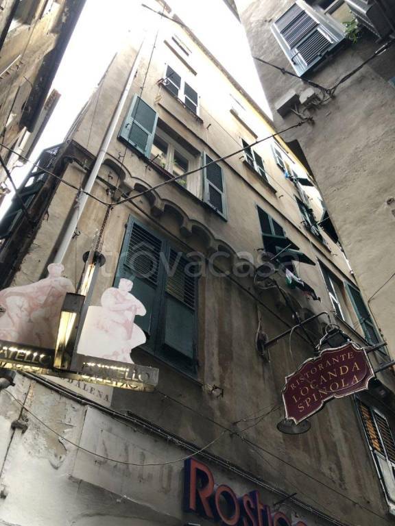 appartamento in vendita a Genova in zona Sottoripa / Maddalena / Molo