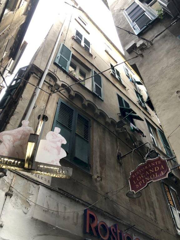 appartamento in vendita a Genova in zona Sottoripa / Maddalena / Molo