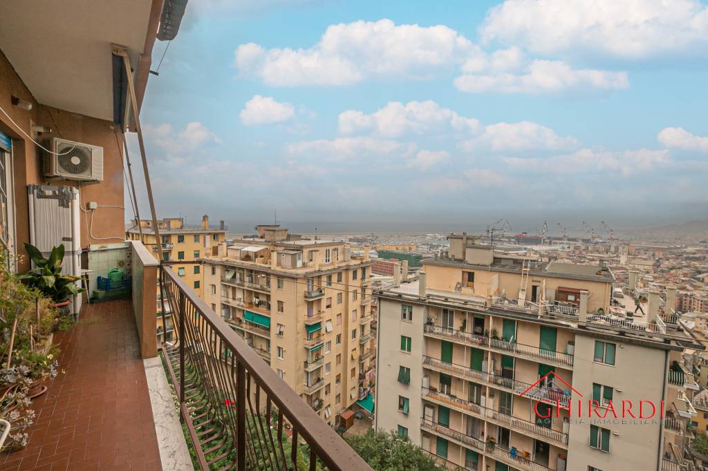 appartamento in vendita a Genova in zona Sestri Ponente