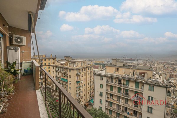 appartamento in vendita a Genova in zona Sestri Ponente