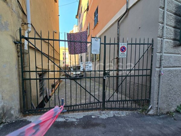 locale di sgombero in vendita a Genova in zona Sampierdarena