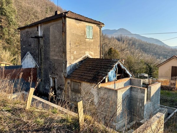 casa indipendente in vendita a Genova in zona Staglieno