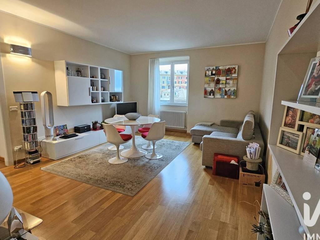 appartamento in vendita a Genova in zona Rivarolo