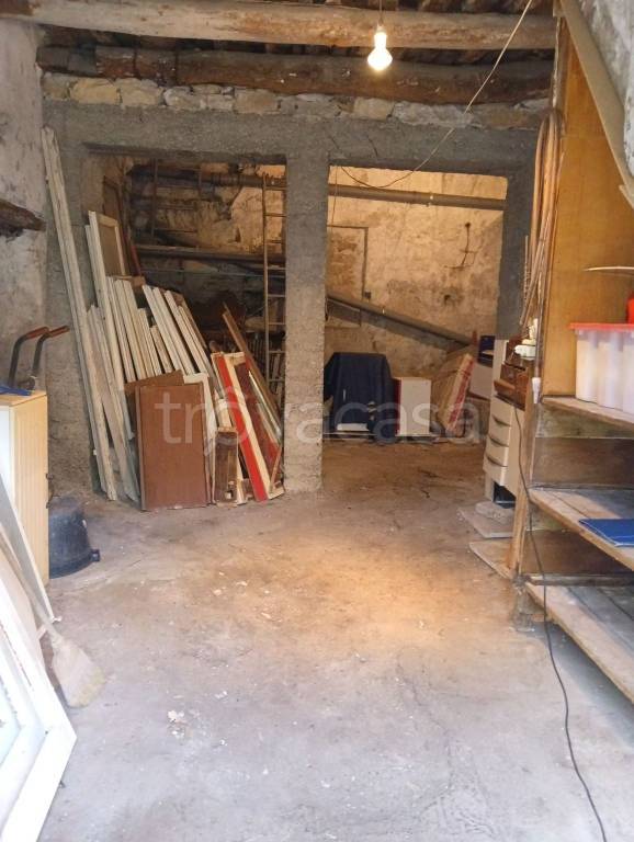 locale commerciale in vendita a Genova in zona Molassana