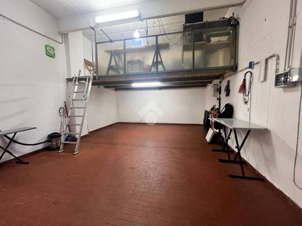 locale di sgombero in vendita a Genova in zona Staglieno