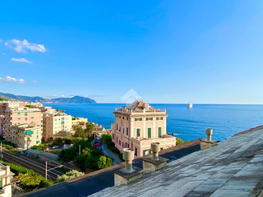 appartamento in vendita a Genova in zona Quarto dei Mille