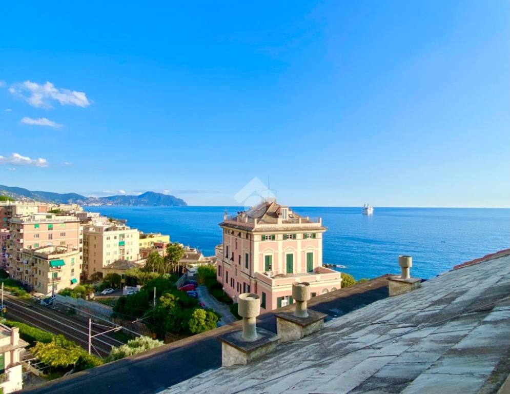 appartamento in vendita a Genova in zona Quarto dei Mille