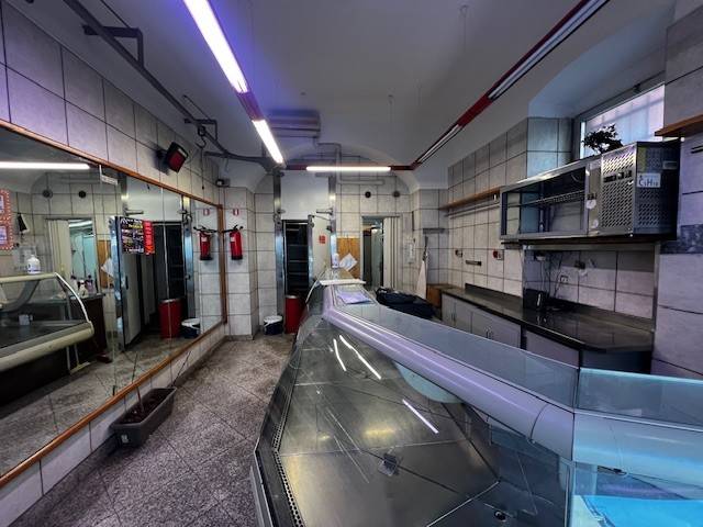 negozio in vendita a Genova in zona Marassi