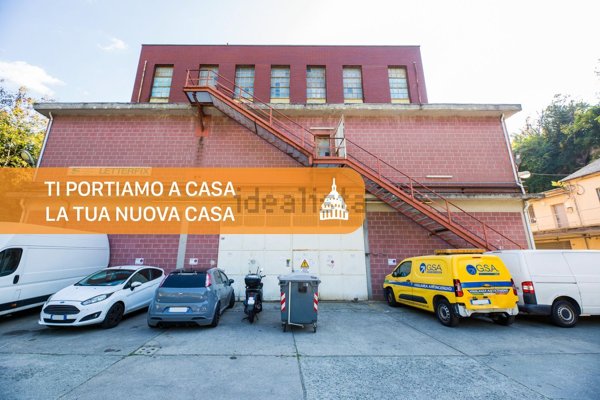 capannone in vendita a Genova in zona Borzoli