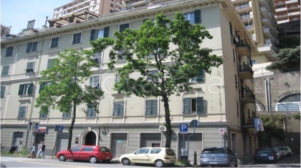 negozio in vendita a Genova in zona Staglieno
