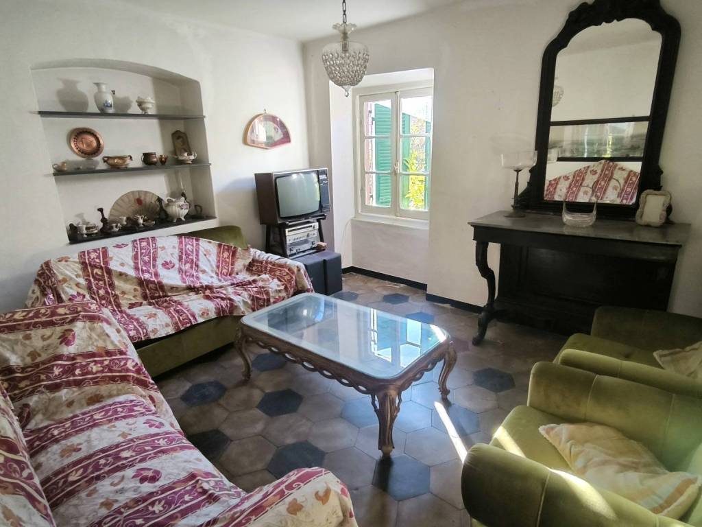 appartamento in vendita a Genova in zona Molassana