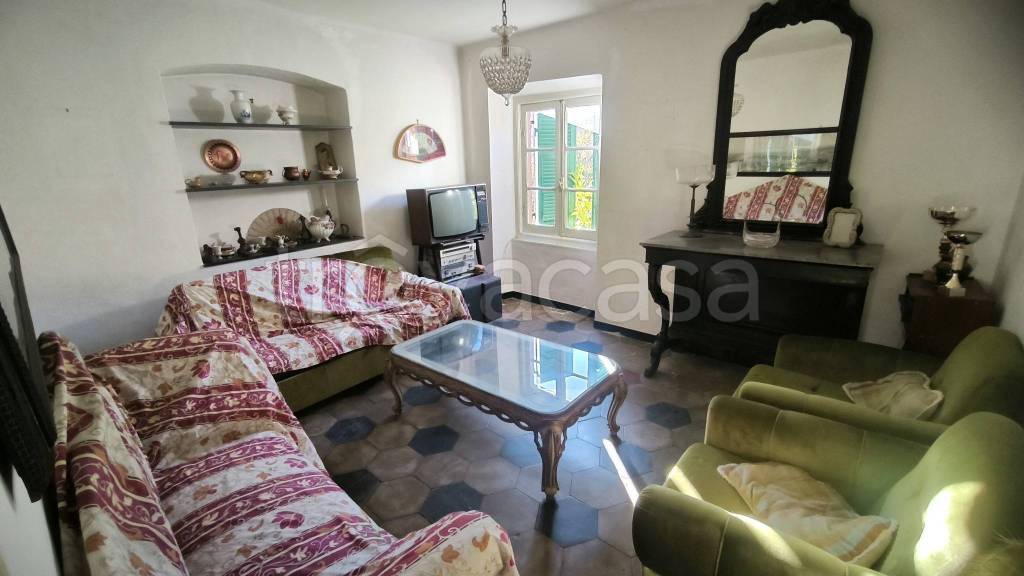 appartamento in vendita a Genova in zona Molassana