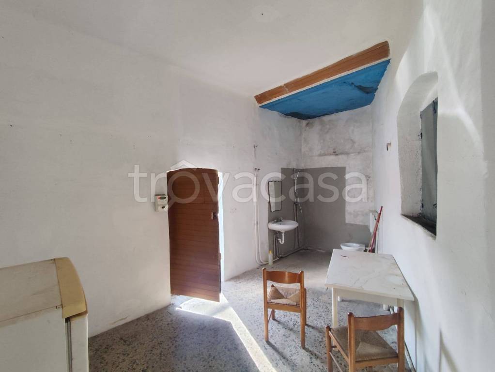 negozio in vendita a Genova in zona Bolzaneto