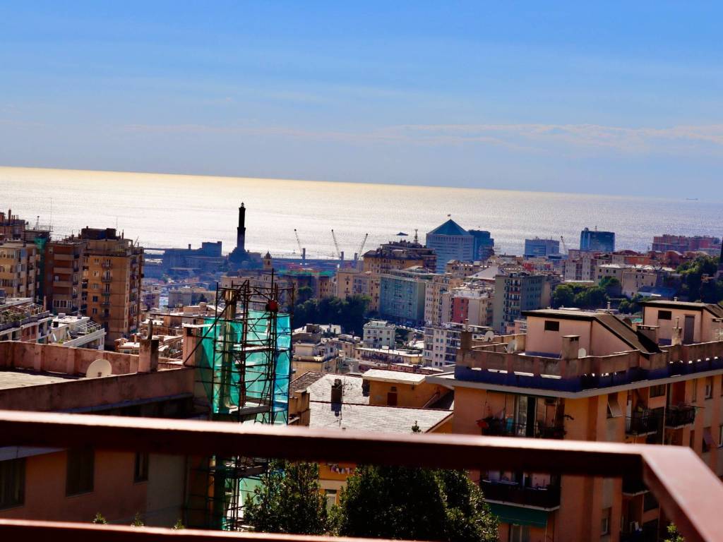 appartamento in vendita a Genova in zona Lagaccio / Granarolo