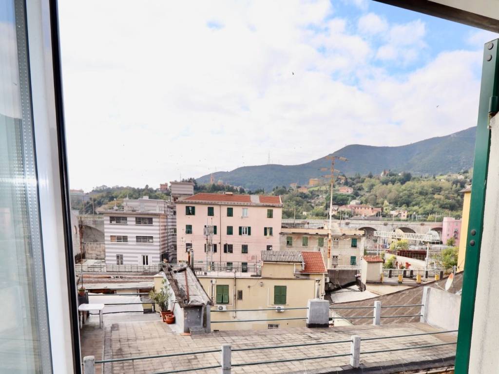 appartamento in vendita a Genova in zona Rivarolo