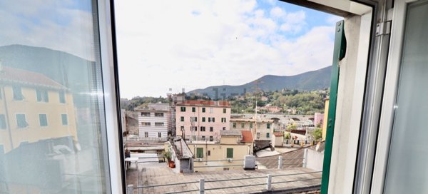 appartamento in vendita a Genova in zona Rivarolo