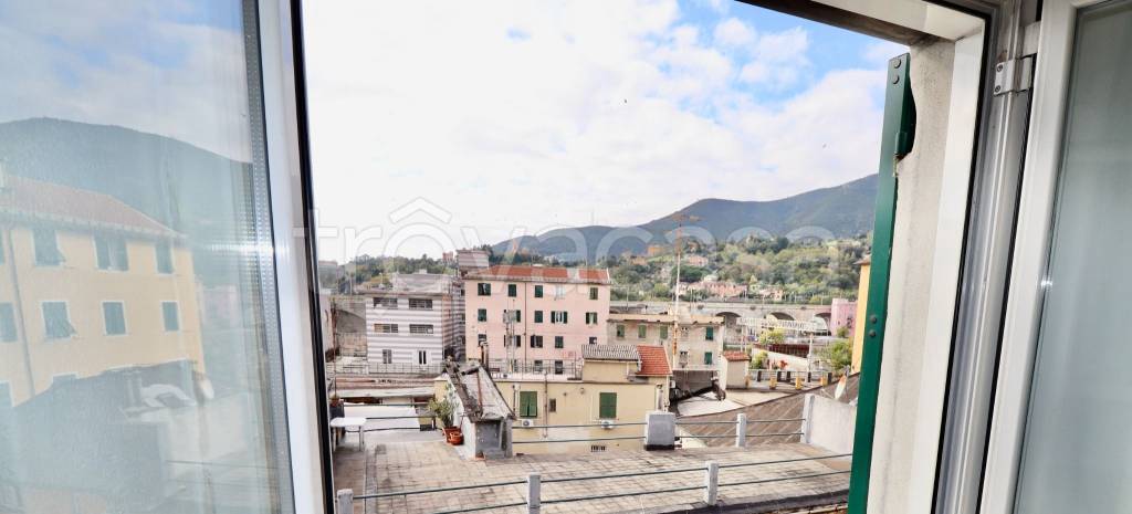 appartamento in vendita a Genova in zona Rivarolo